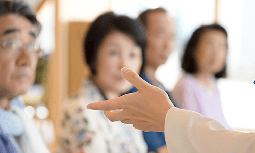 セカンドキャリアについて説明を受ける男女