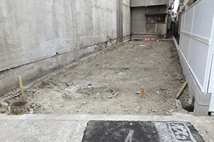 狭い空き地の写真