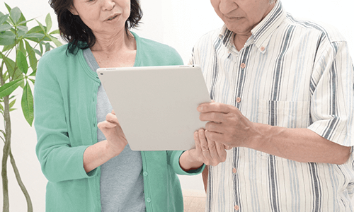 セカンドキャリアについて説明を受ける男女