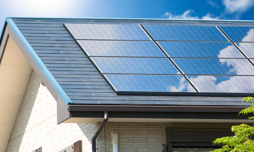 太陽光パネルを搭載した住宅